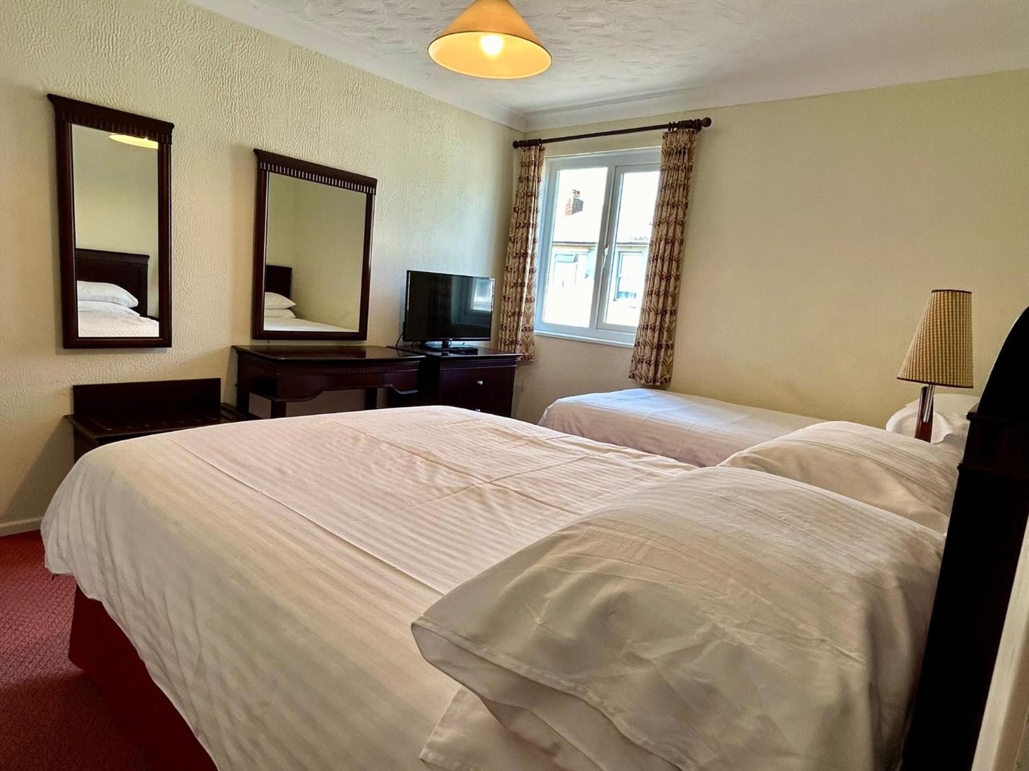 Regent Court - Seafront, Sandown - Free Car Ferry For Bookings Of 3 Or More Nights, Subject To Availability 客房 照片